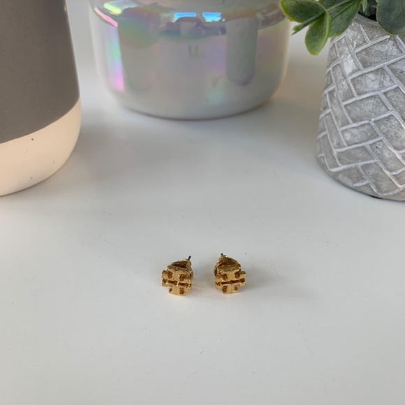 Tory Burch T Logo Small Stud Earrings - 16k gold - Picture 5 of 12